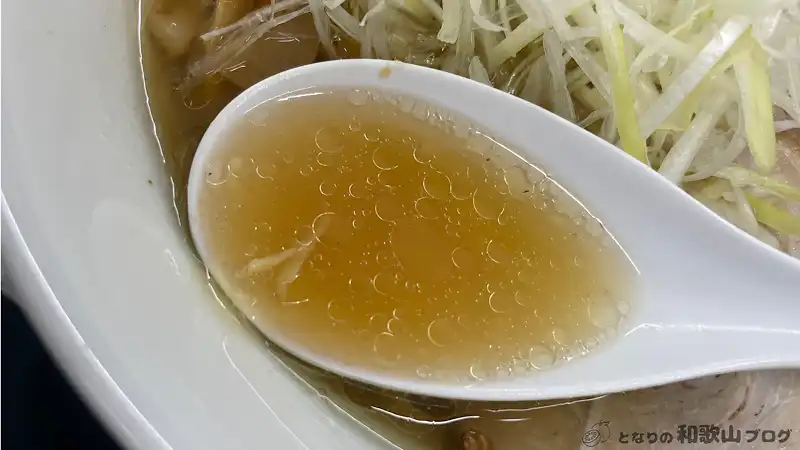 煮干し醤油の透き通ったスープ｜麺屋たかはし