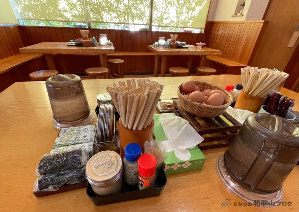 丸三（まるさん）の店内