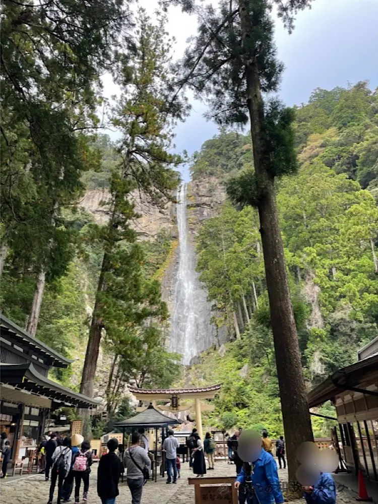 飛瀧神社の鳥居と那智の滝